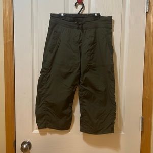 lululemon dance studio cropped joggers size 8 capris